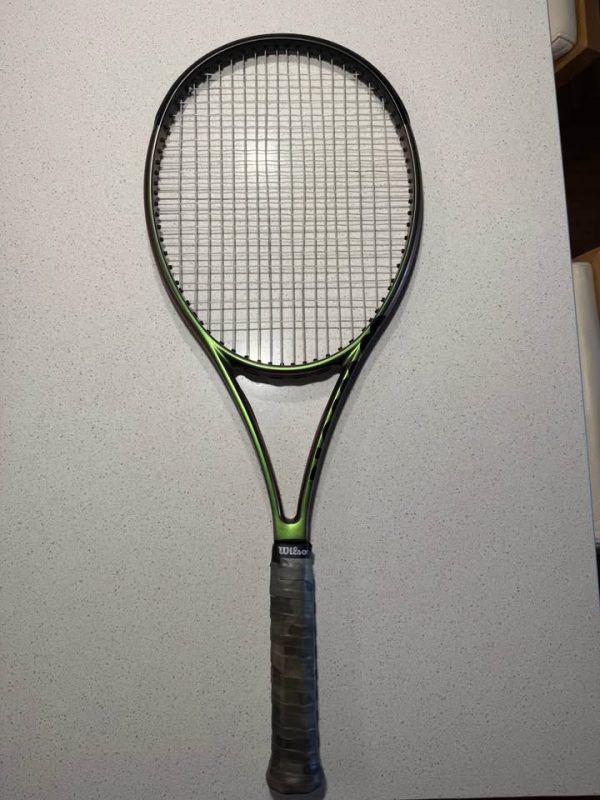 Wilson Blade v8 305gr 18x20 Grip 3