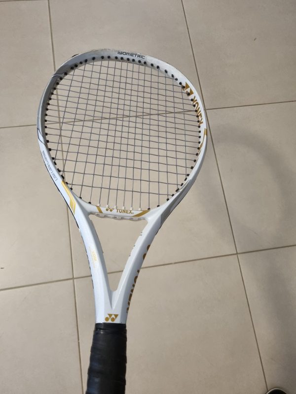 Yonex e-zone 300g Naomi Osaka Version