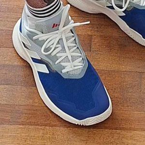 Παπούτσια Adidas για παντελ ή τένις σε χώμα.