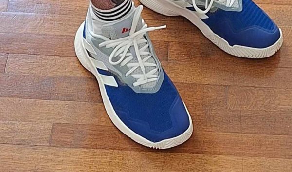 Παπούτσια Adidas για παντελ ή τένις σε χώμα.