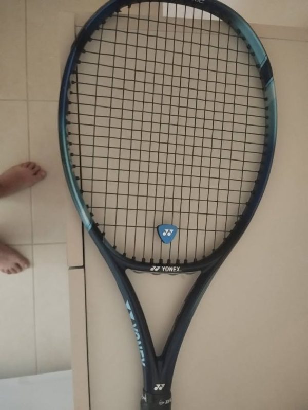 1 Yonex EZone 98 Grip 2 - Image 2