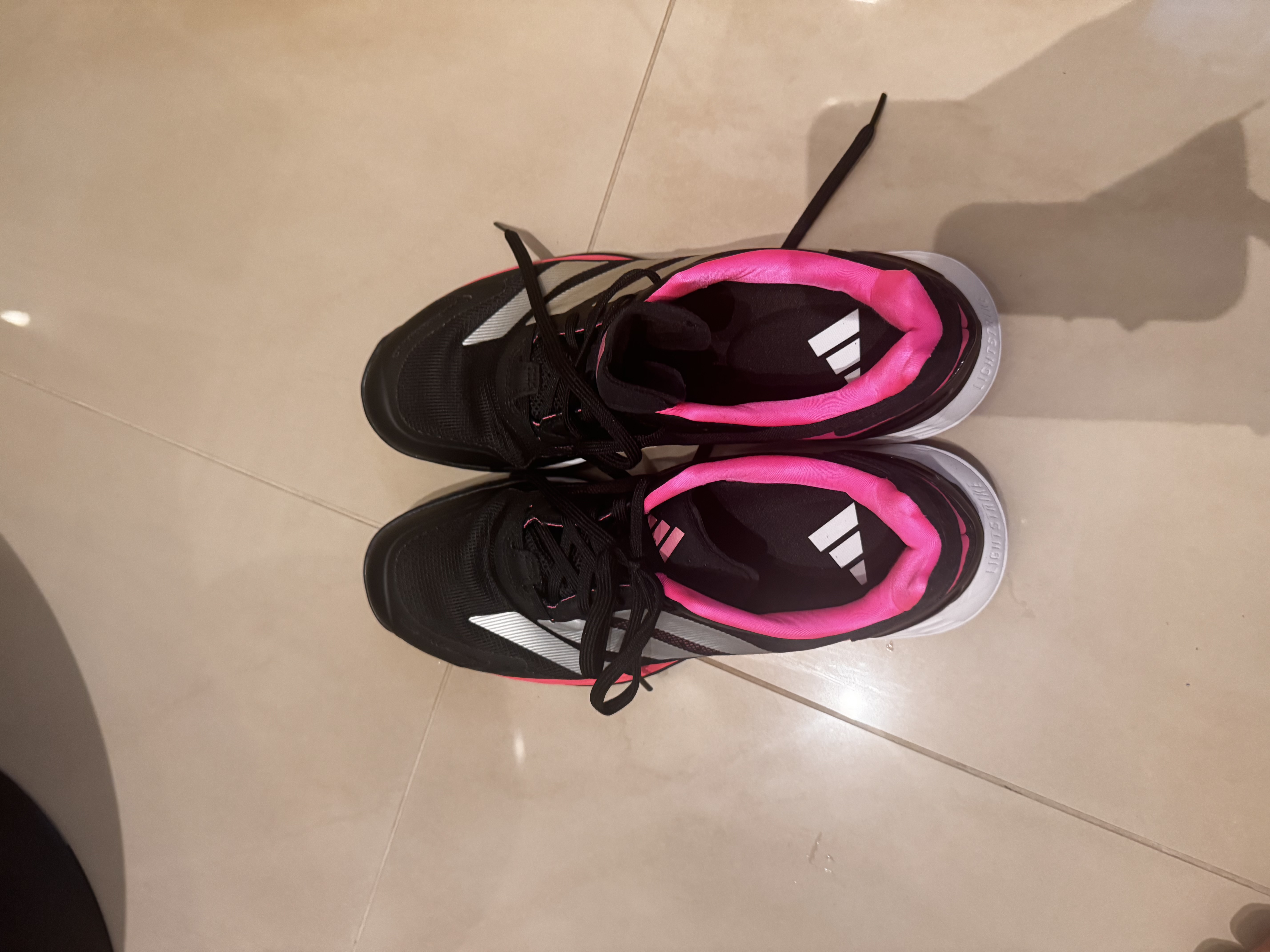 Adidas Defiant speed 2 tennis shoes