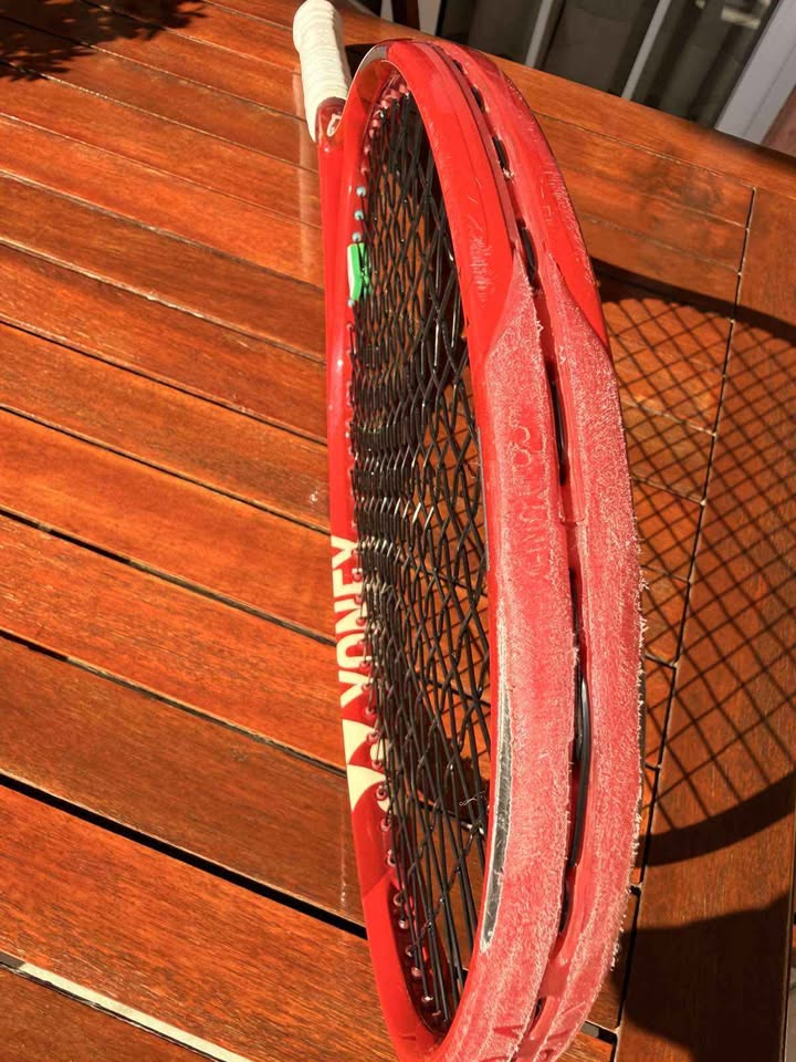 Yonex Vcore 98 2026 305gr L2 + Bag Yonex - Image 4